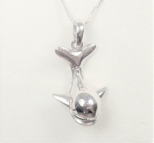 STERLING SILVER NAUTICAL BELUGA WHALE CUTE SEA LIFE FISH NATURE PENDANT NECKLACE - Picture 4 of 9
