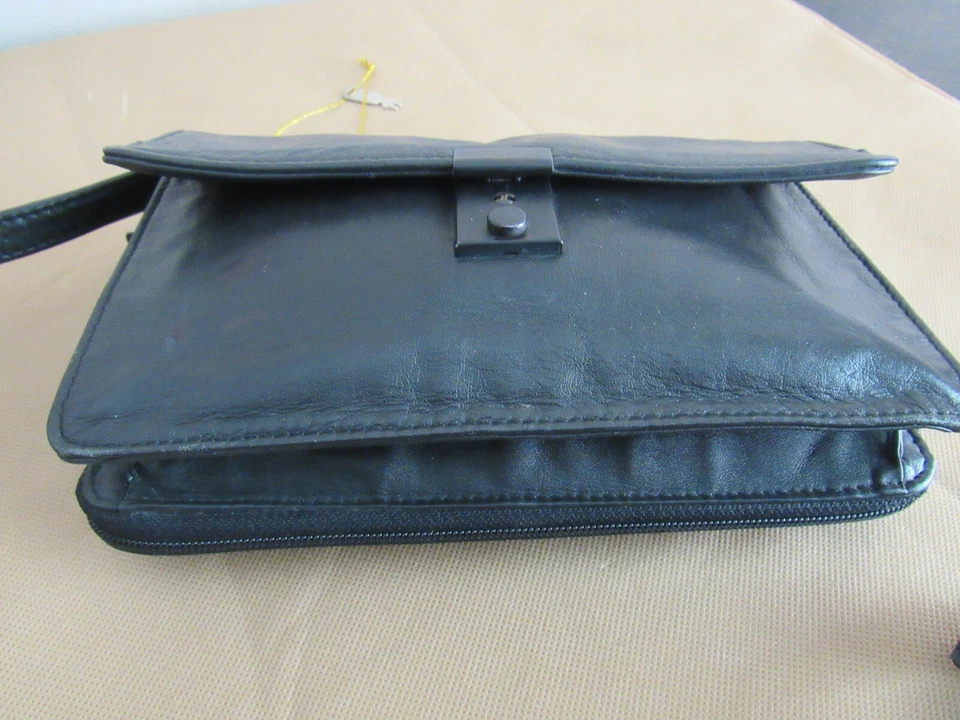 LODIS CERRADURA DE LLAVE DE CUERO NEGRO GRANDE LLEVA EN BOLSA/MUÑEQUERA CON LLAVE-RARA Foto 3 de 4