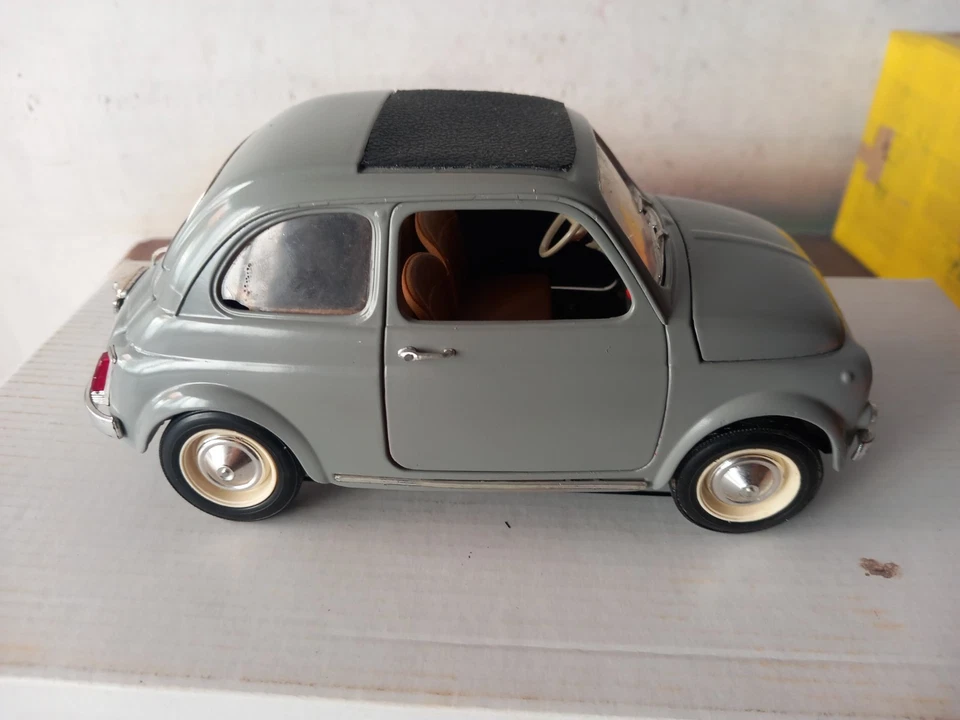 Fiat 500 Burago1/16 capotta pannelli rifatti in pelle fanali anteriori adattati - Immagine 2 di 4