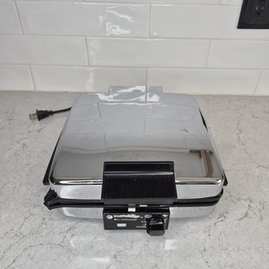 Vtg Black & Decker Grill Wafflebaker Square Waffle Maker G48TD Works