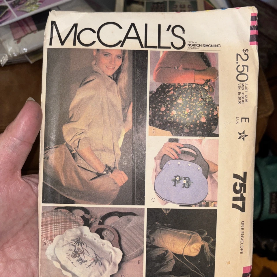 Bolso Bermuda y Bolso de Hombro Vintage McCall's Patrón de Costura 7517 Talla Única Foto 2 de 3