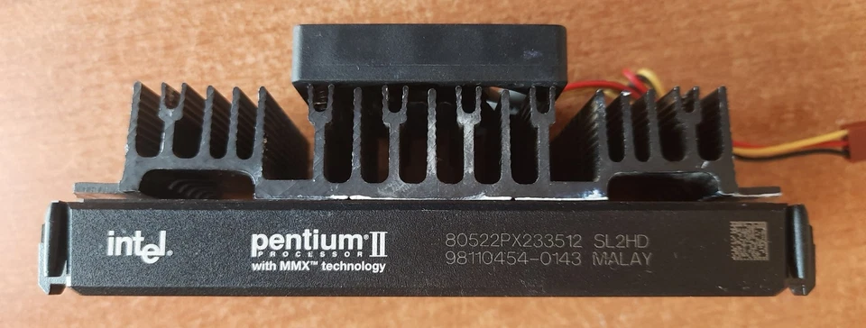 CPU Processore Intel Pentium 2 SL2HD 233 MHz FSB 66MHz 512KB Slot 1 Klamath - Immagine 3 di 4