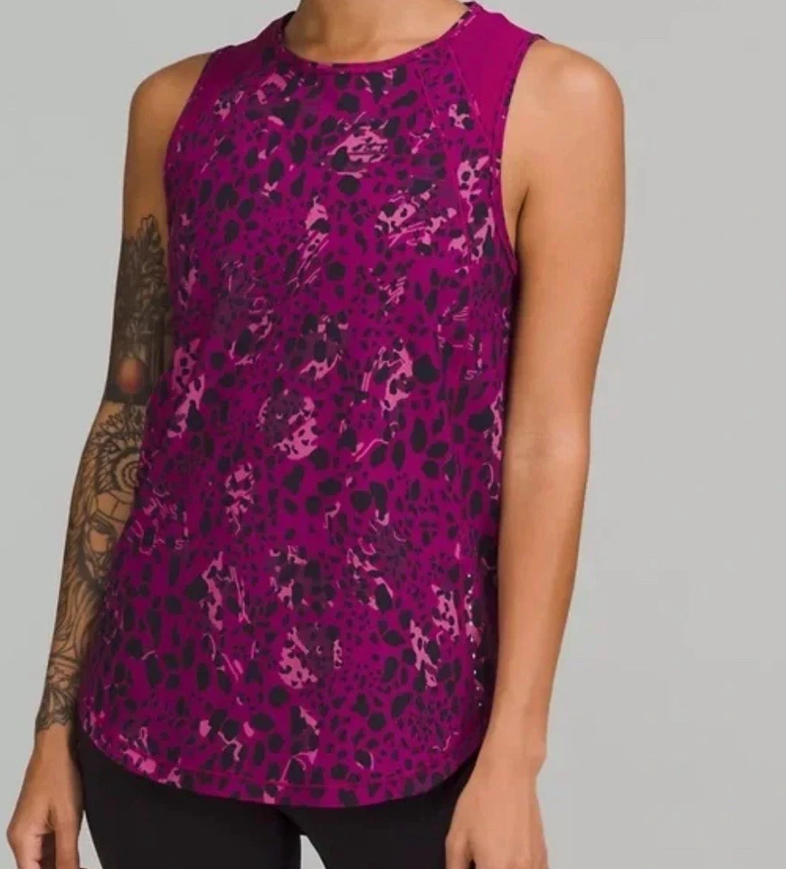 Camiseta sin mangas Lululemon para mujer esculpida guepardo camuflaje magenta púrpura malla, talla 2 Foto 2 de 4