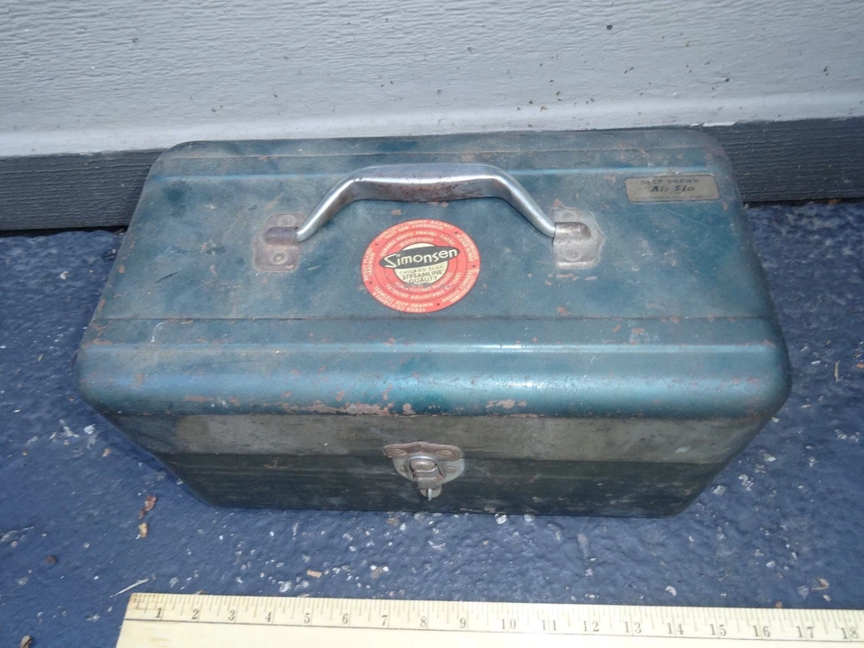 ANTIQUE ORIGINAL SIMONSEN CHICAGO METAL TOOL FISHING TACKLE BOX FOLD OUT STORAGE - Image 4 of 4