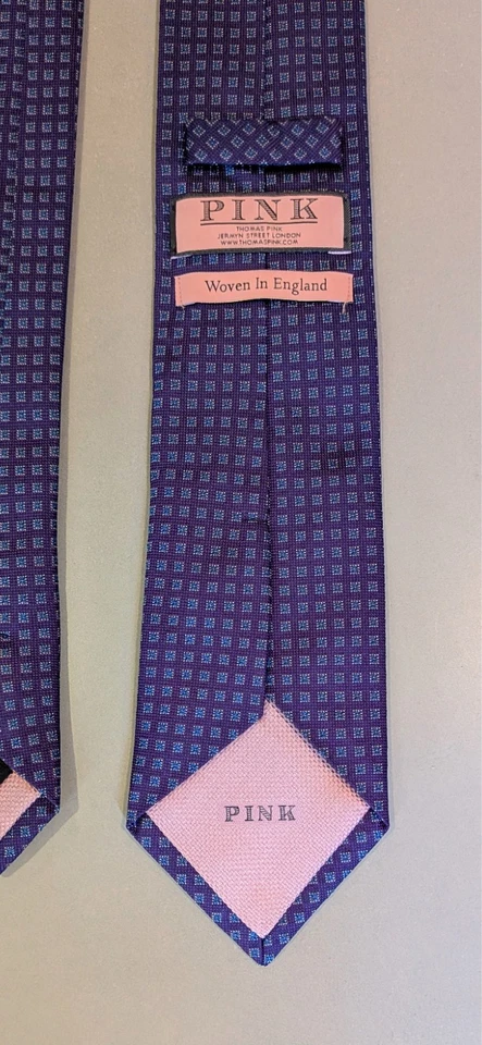 Corbata Thomas Rosa Seda Púrpura con Pequeños Cuadrados Azules 3.25 x 59" Inglaterra Foto 4 de 4