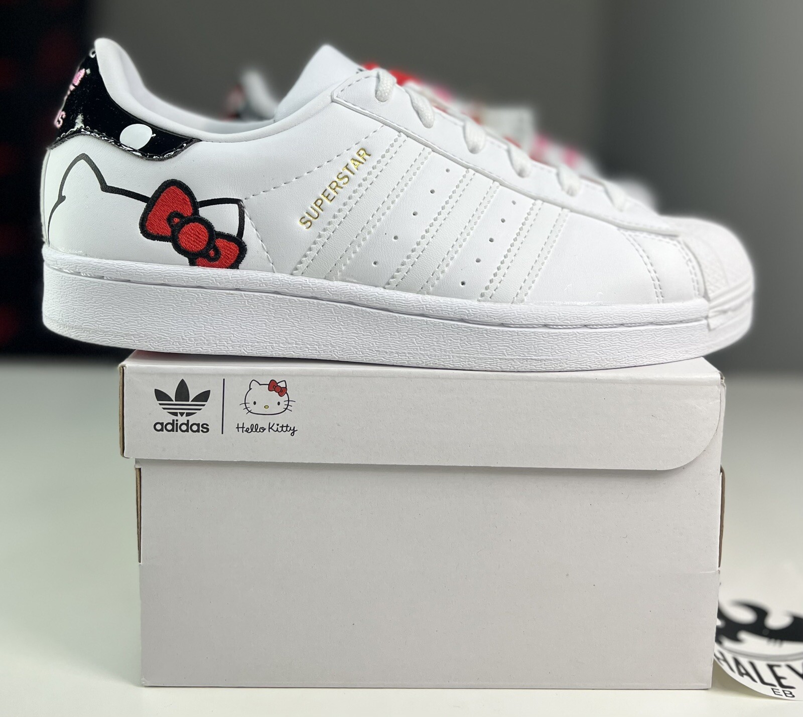adidas women's superstar hello kitty