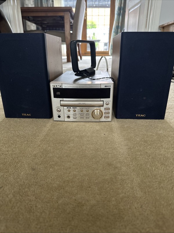 TEAC CR-H100 All-in-One CD Tuner Amplifier Plus Matching TEAC Speakers & remote