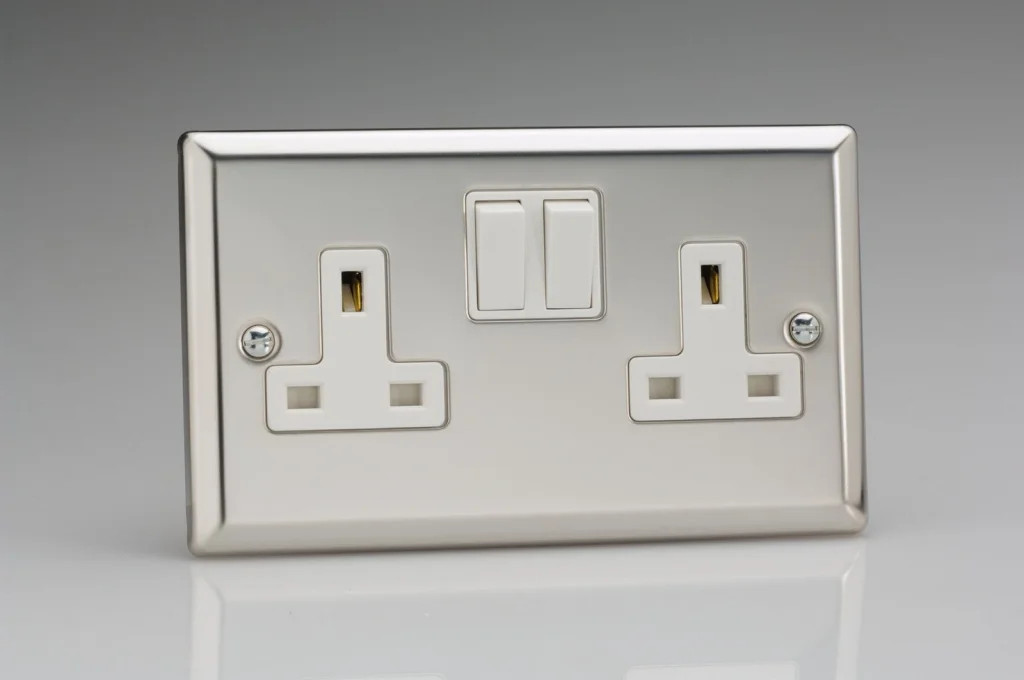 13A Socket Silver 2-Gang 2 Pole Classic Mirror Chrome + White Insert Varilight