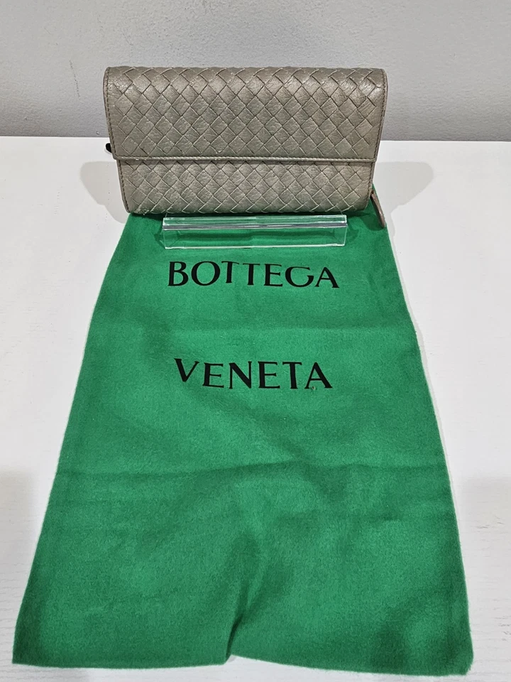 Cartera de cuero Bottega Veneta plateada Intrecciato con bolsa antipolvo Foto 2 de 4
