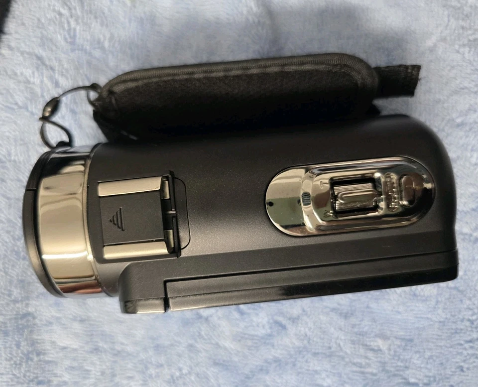 Polaroid 4K 18X Zoom Touch Screen Wi-Fi Camcorder - Black - Image 3 of 4