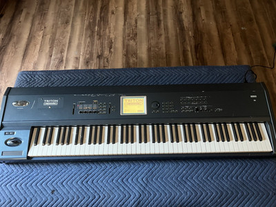 KORG TRITON EXTREME 88 Key Workstation Synthesizer Sampler Digital Keyboard