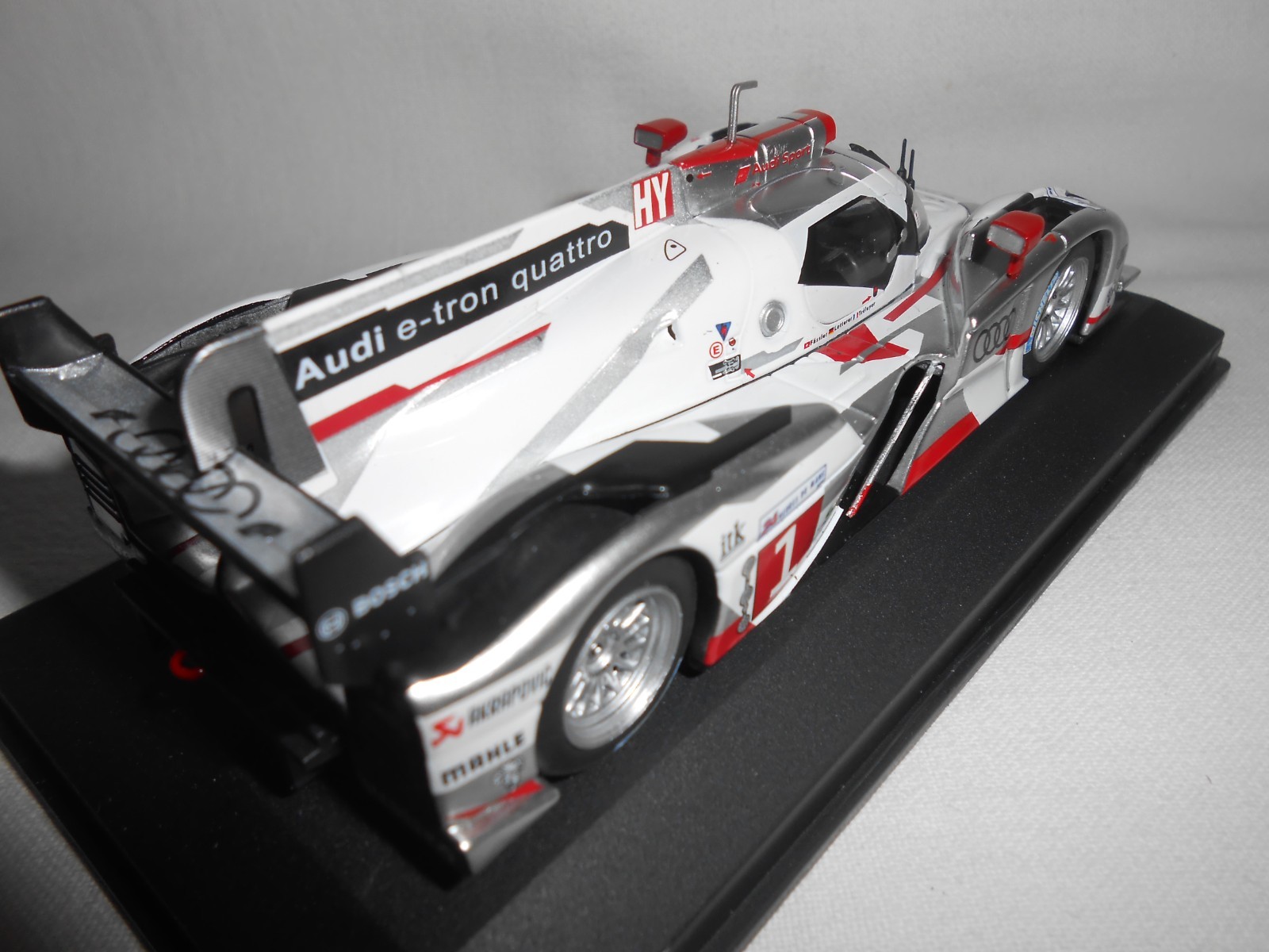 Audi R18 e-tron quattro 24h du Mans miniature de course 1/43 - 2