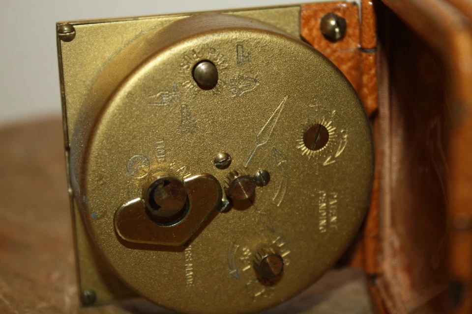 Porte manteau ancien mural bois tourné façon bambou Rétractable 1900's - Photo 2/4