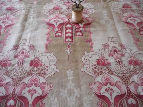 Antique French Art Nouveau Floral Heart Cotton Fabric #1~ Soft Raspberry Mocha - 第 3/4 張圖片