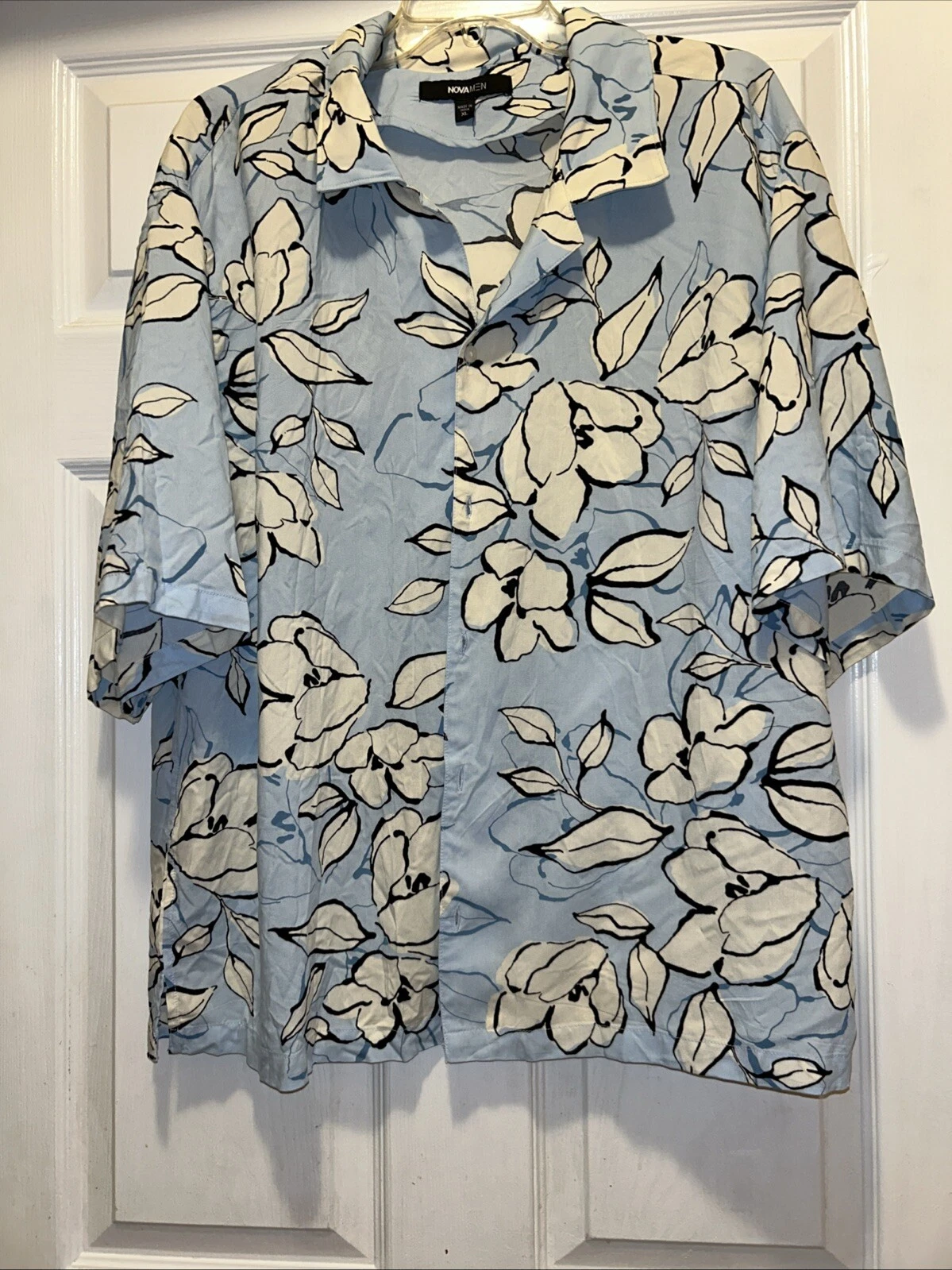 Nova Men Button Up XL light blue white black floral Print Short Sleeve EUC