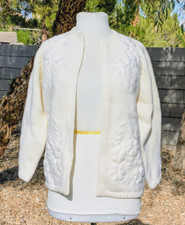 Vintage 1970s Hand Knit Womens XS Embroidered Floral Ivory Sweater Coat Top EUC