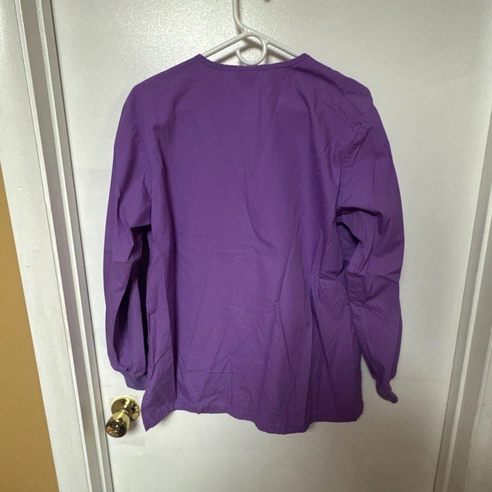 Conjunto Médico Dickies - Chaqueta Púrpura (S), Top Estampado (M), Pantalones (L) - Usado Bueno Foto 4 de 4