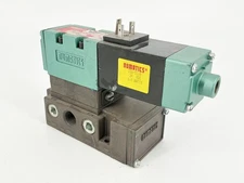 New Numatics 153SA43B4 Solenoid Valve 24VDC .25A 152SA4004 - No Box