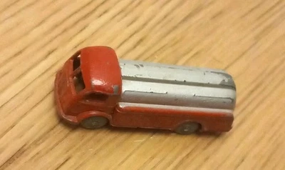 Camion Citerne Panhard 4HL au 1:135° CIJ Micro-Miniature de 1957 - Photo 1/4