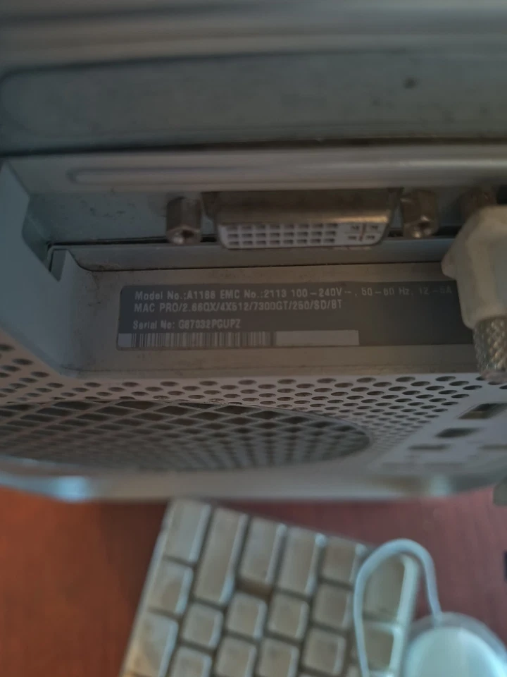 Apple Mac Pro 1,1 (2006) A1186 2x Intel Xeon Dual Core 3.0 GHz Untested - Image 4 of 4