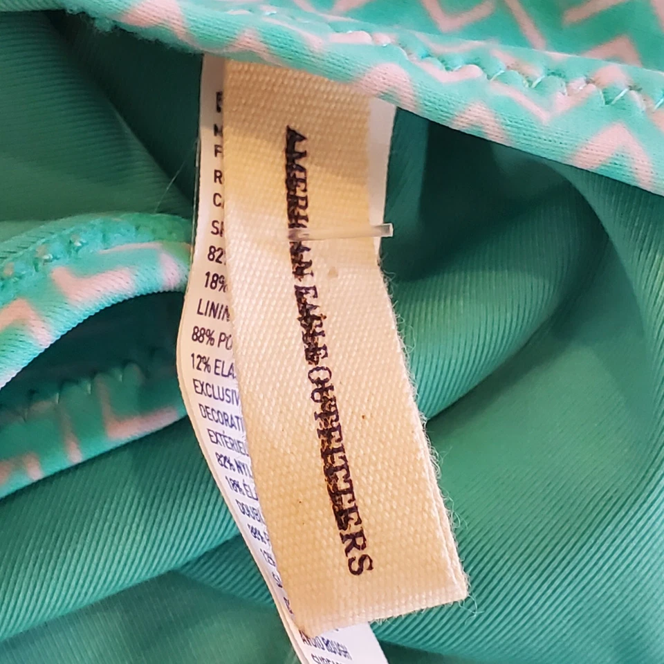 Biquíni American Eagle 2 peças parte superior e inferior feminino médio mistura de náilon muito bom estado usado  - Imagem 4 de 4