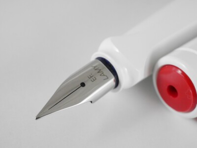 Lamy Safari White Red Clip Fountain Pen EF FREE SHIPPING WORLDWIDE