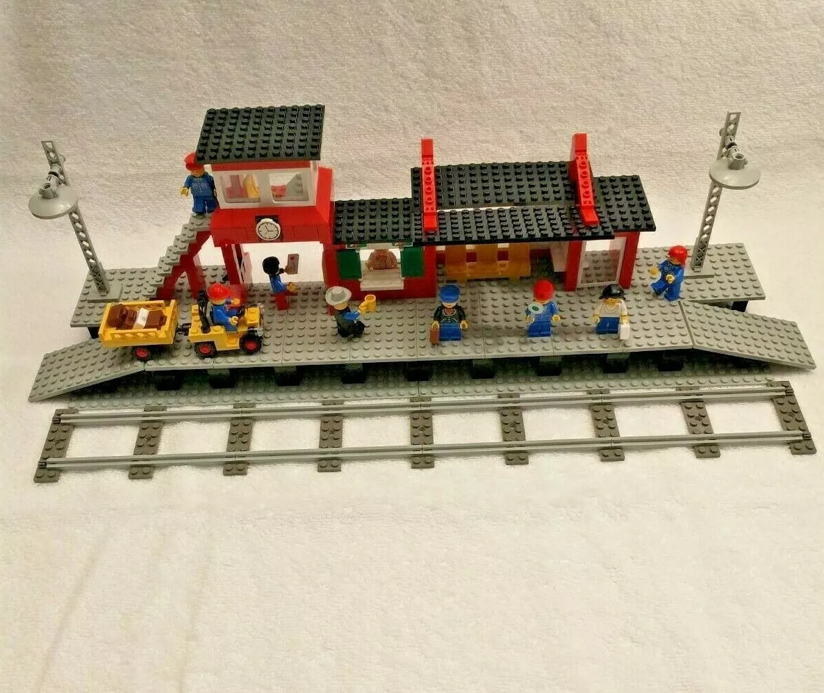 Lego Vintage 4.5V Train Set Number 7824 Train Station Produced in 1983