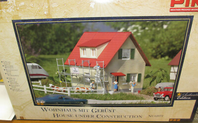 Piko 62072 für Spur G _ Wohnhaus mit Gerüst ___ NEU