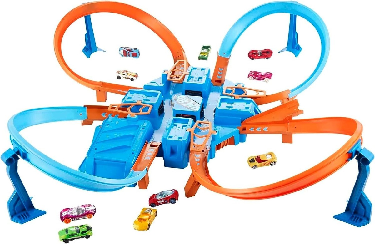 Hot Wheels Track Set with 1:64 Scale Toy Car, 4 Intersections for