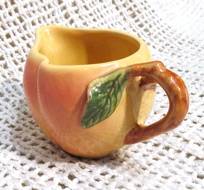 Block Molde Portugal PEACHES Cream / Milk Pitcher by Barbara Eigen~ Hand Painted