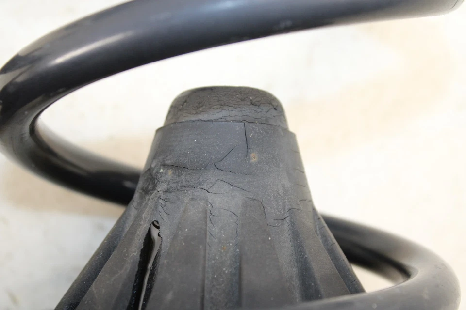 Juego de muelles helicoidales traseros Nissan 370z 2009-2014 con bujes OEM MF71 Foto 3 de 4