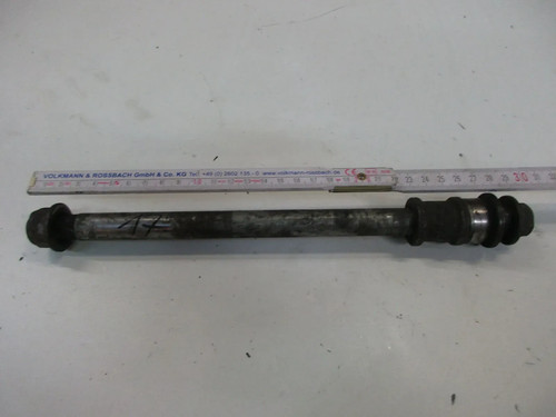 O1. Honda CBX 550 F PC 04 Steckachse hinten Achse Hinterrad Axle Felge wheel