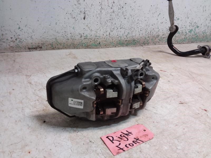 2023 MASERATI GRECALE Passenger Right Side Front Brake Caliper OEM with Bracket 