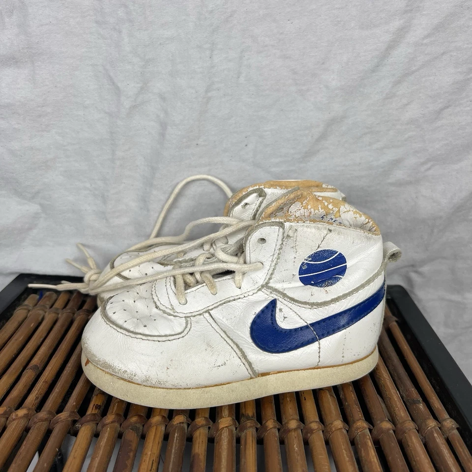 Zapatos Nike De Colección Niño Pequeño Talla 5 Blanco Azul Alto Tenis Swoosh Cuero Años 80 Foto 2 de 4