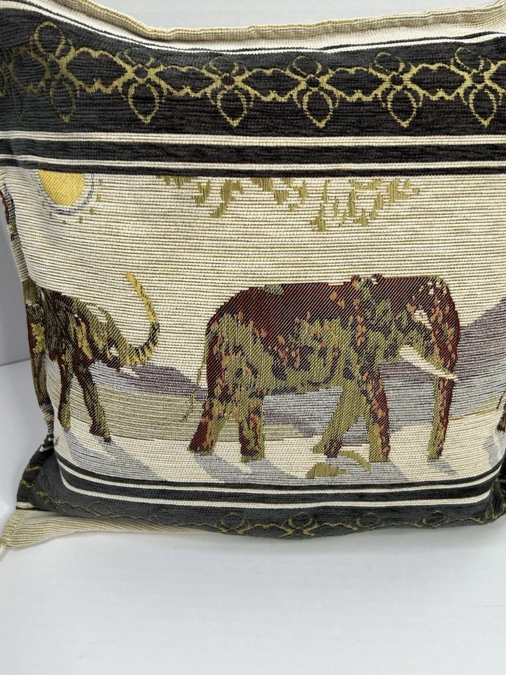 "Almohada decorativa elefante estampado múltiple con borlas multicolor 16"" x 16""" Foto 3 de 4