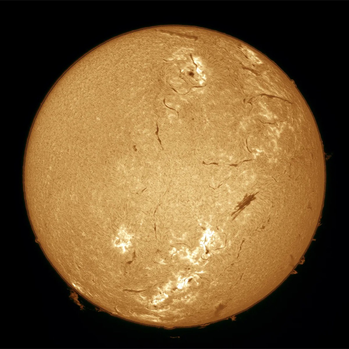 Sky-Watcher Heliostar 76mm f/8.3 H-Alpha Solar Telescope