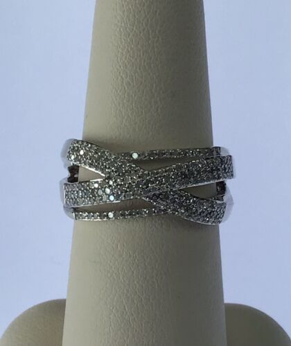 LADIES 10K WHITE GOLD DIAMOND RIGHT HAND  RING