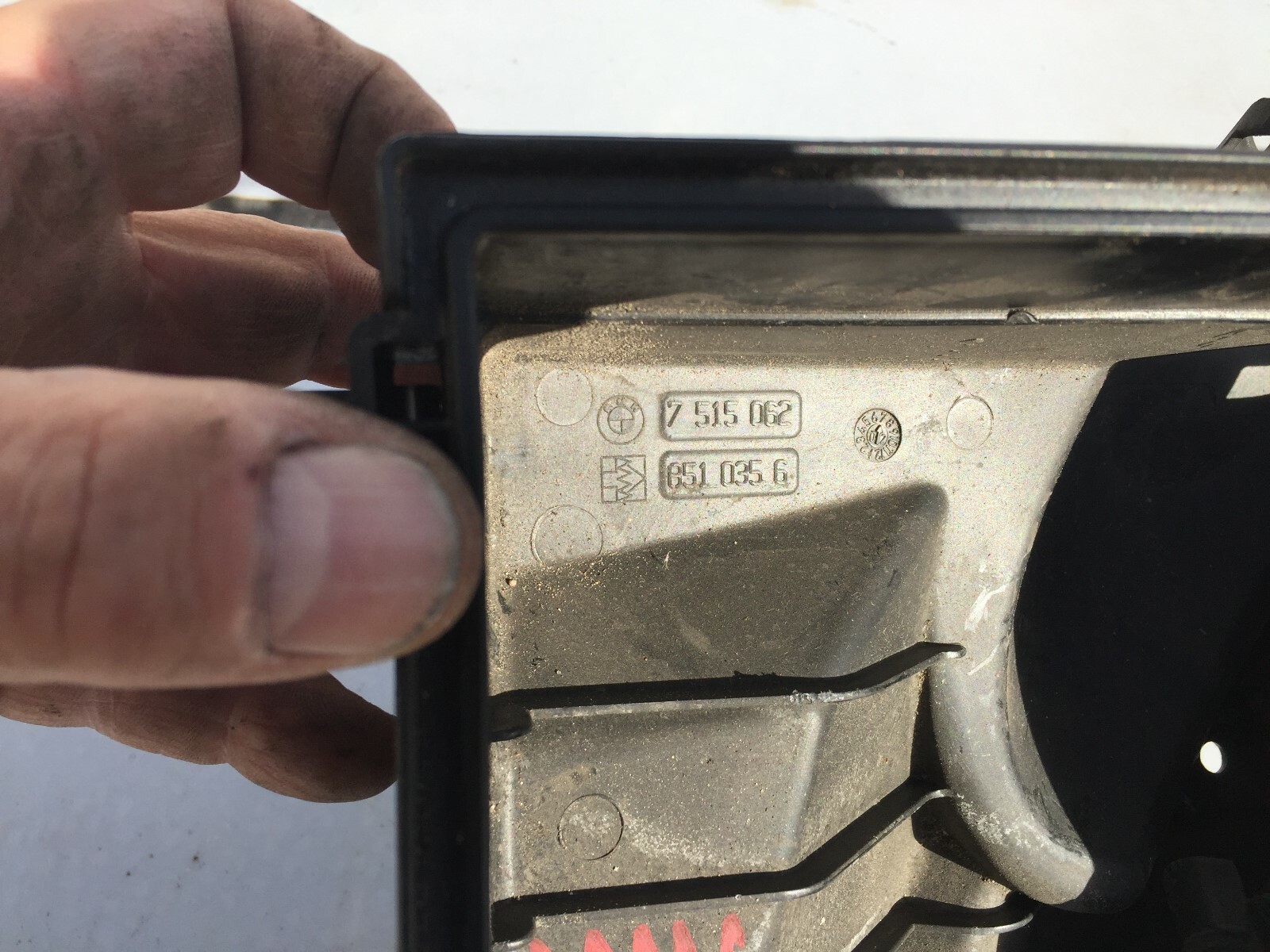 BMW OEM Air Intake Muffler Cleaner Housing X5 13717512126