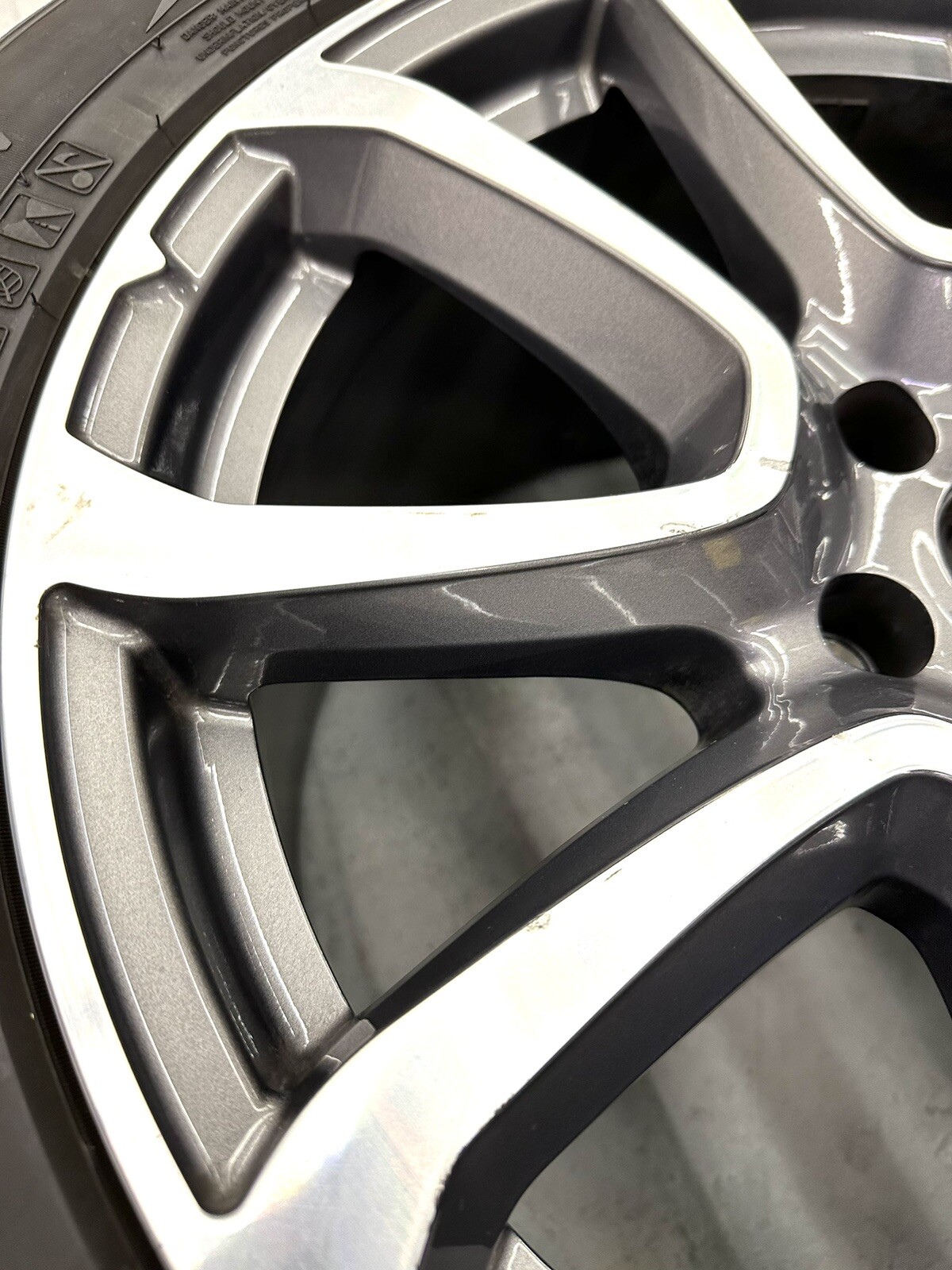 Rear Maserati Levante 19" Wheels 10.5JX19 Rim OEM Factory 670044704 w/ Tires