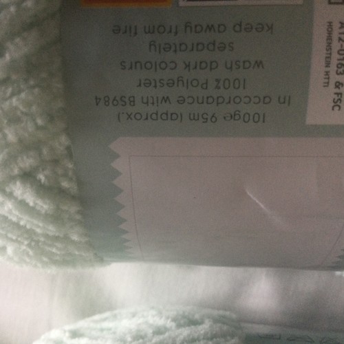 800g PALE GREEN BABY YARN 8 x 100g Chunky Velvet Chenille & BLANKET PATTERN New - Picture 5 of 5