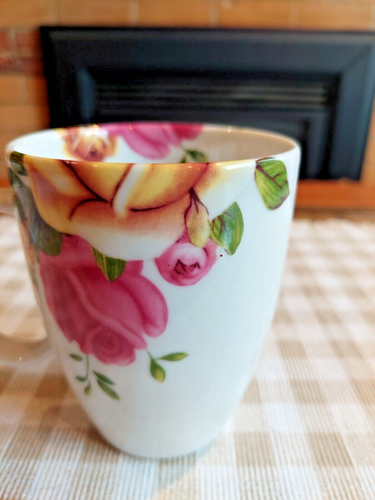 ROYAL ALBERT ENGLAND COUNTRY ROSE WHITE WITH PINK & YELLOW ROSES COFFEE /TEA MUG - Picture 4 of 12
