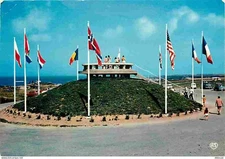 14 - Arromanches - Port Winston - La table d'orientation - Automobiles - Drapeau