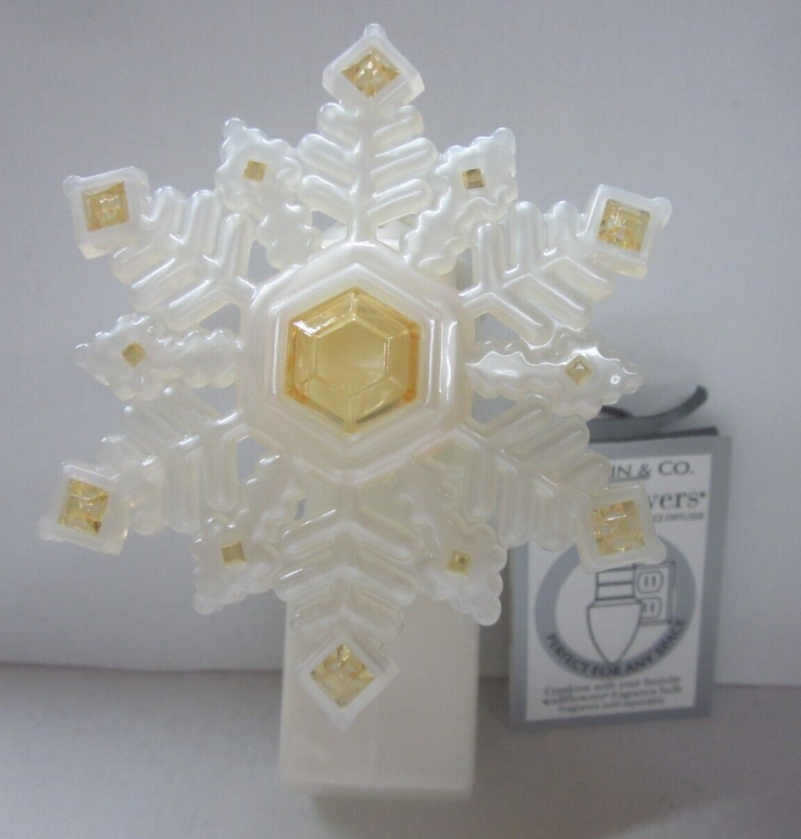 Bath & Body Works Wallflower Diffuser Plug-In  Slatkin  Snowflake  *loose tag