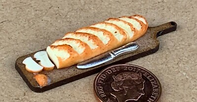 Puppenhaus Panini Laib auf Holz MDF Platte Handarbeit Maßstab 1:12 Brot Tumdee