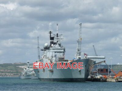 FOTO HMS ILLUSTRI IM HAFEN VON PORTSMOUTH NAHAUFNAHME DES FLUGZEUGTRÄGERS TA