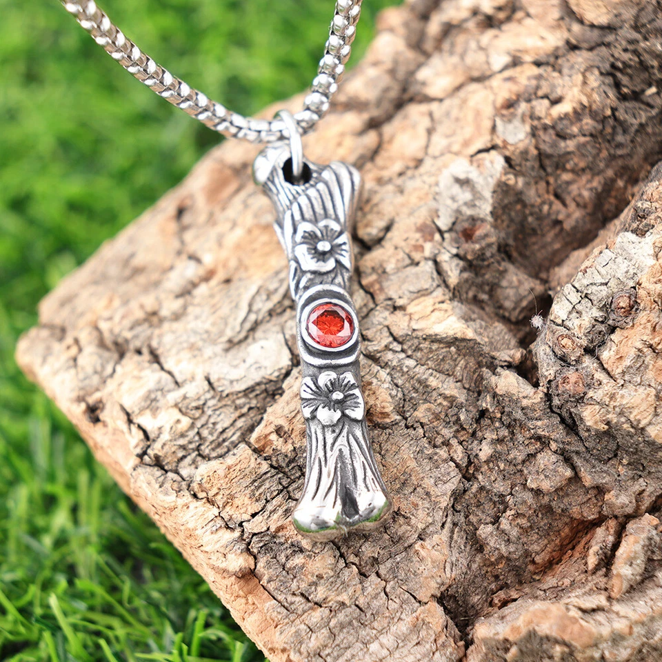 Colgante de hueso para hombre colgante de acero inoxidable collar para hombre ojos rojos plateado Foto 2 de 4