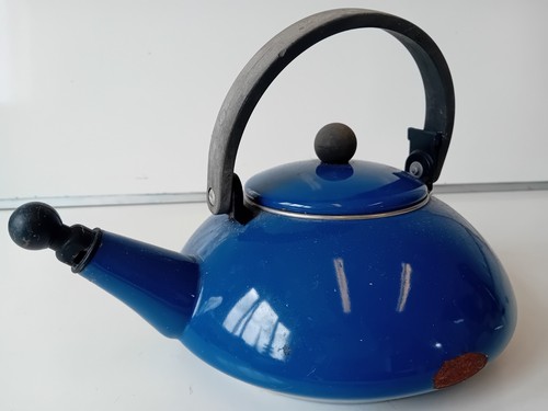 Le Creuset Zen Tea Kettle 1.5L Blue Enamel