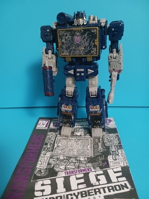 TRANSFORMERS SIEGE WFC SOUNDWAVE (COMPLETE)