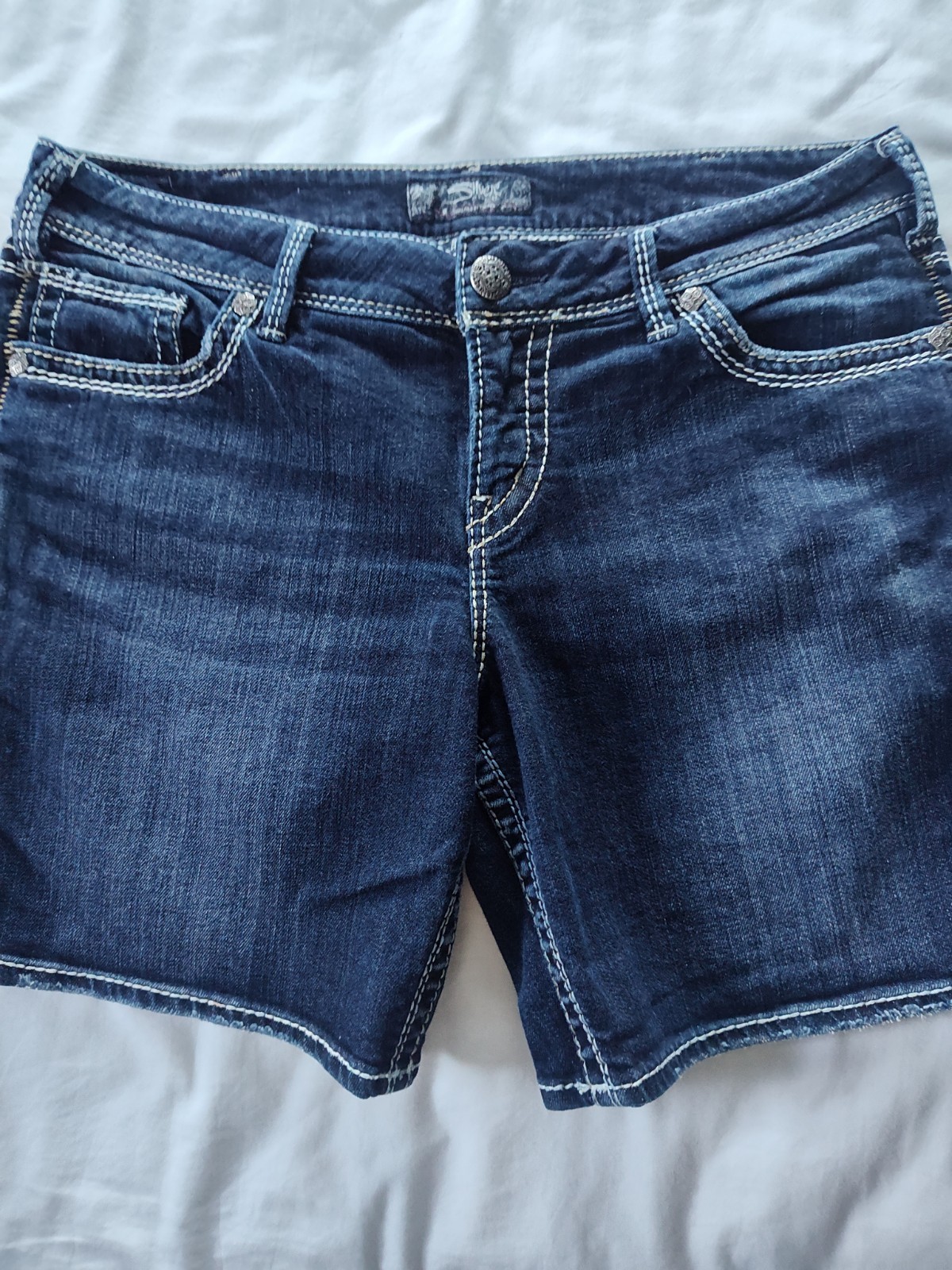 Silver Ladies Distressed Blue Jean Suki Shorts. Size 33 Waist. 7