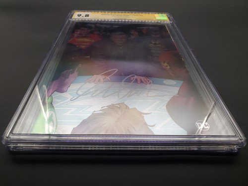 Batman Superman Worlds Finest #25 FOIL VARIANT CGC SS 9.8 signed William Shatner - Picture 8 of 24